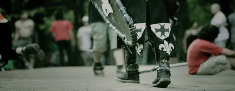 Inventer une mode pour y jouer un rôle