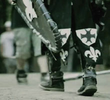 Inventer une mode pour y jouer un rôle